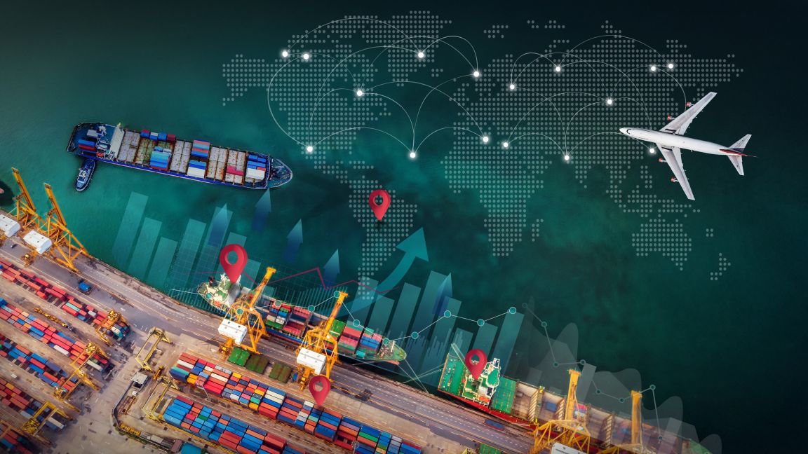 Installation mit Hafen, Containerschiffen, Flugzeug, vernetzter Welt mit Pfeilen